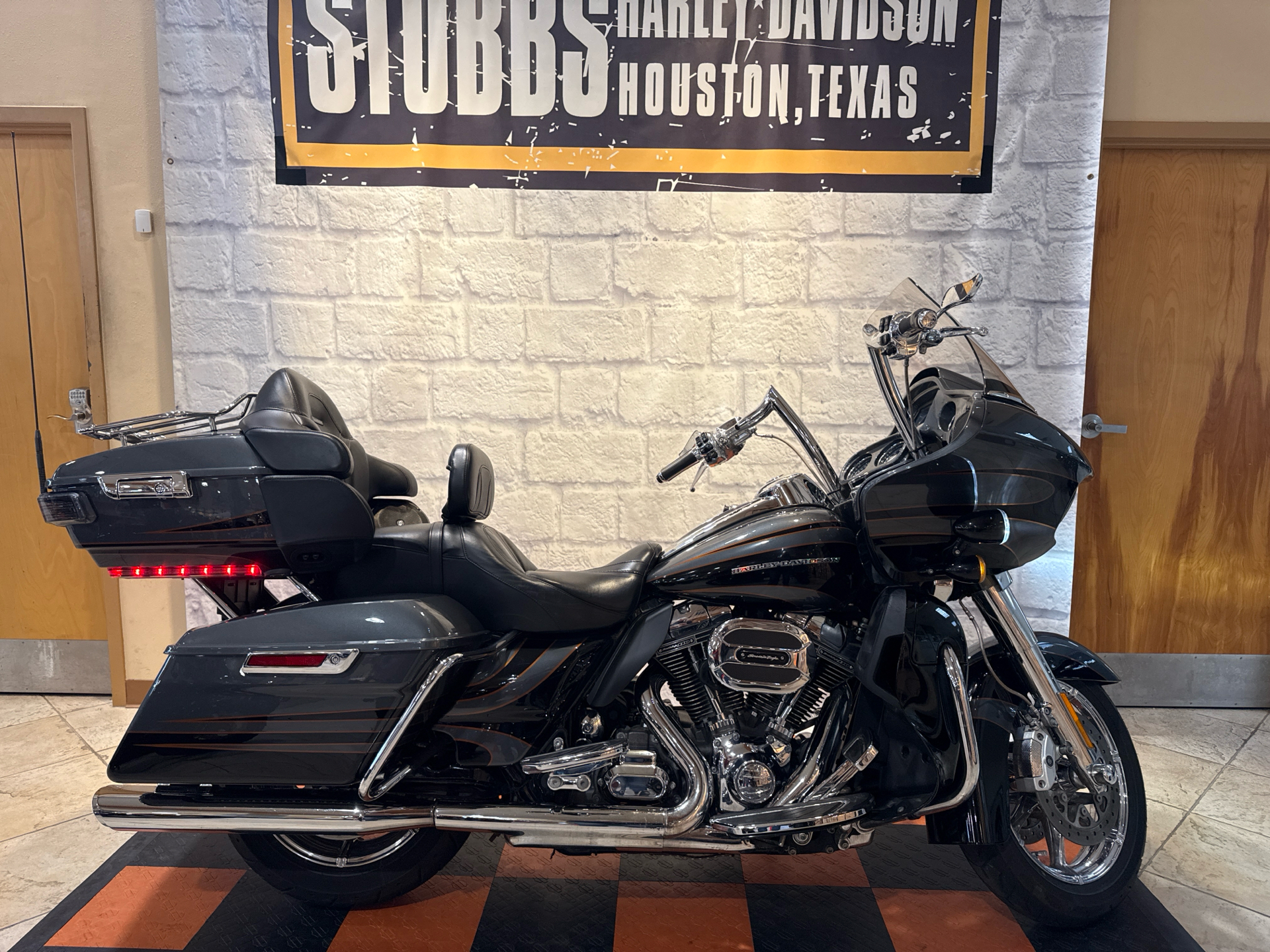 2016 Harley-Davidson CVO™ Road Glide™ Ultra in Houston, Texas - Photo 1