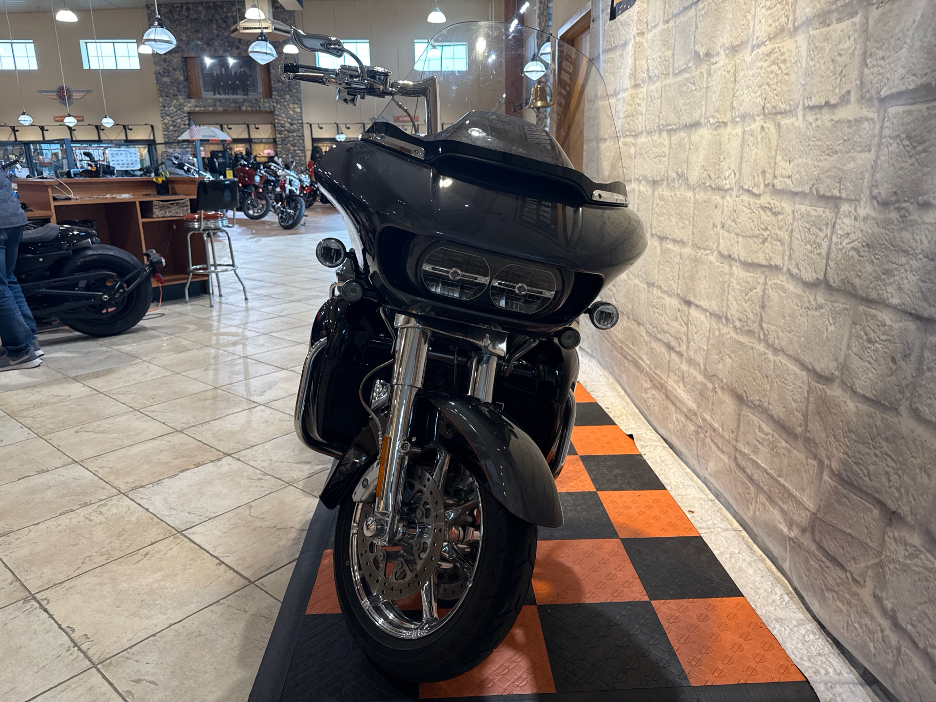 2016 Harley-Davidson CVO™ Road Glide™ Ultra in Houston, Texas - Photo 3