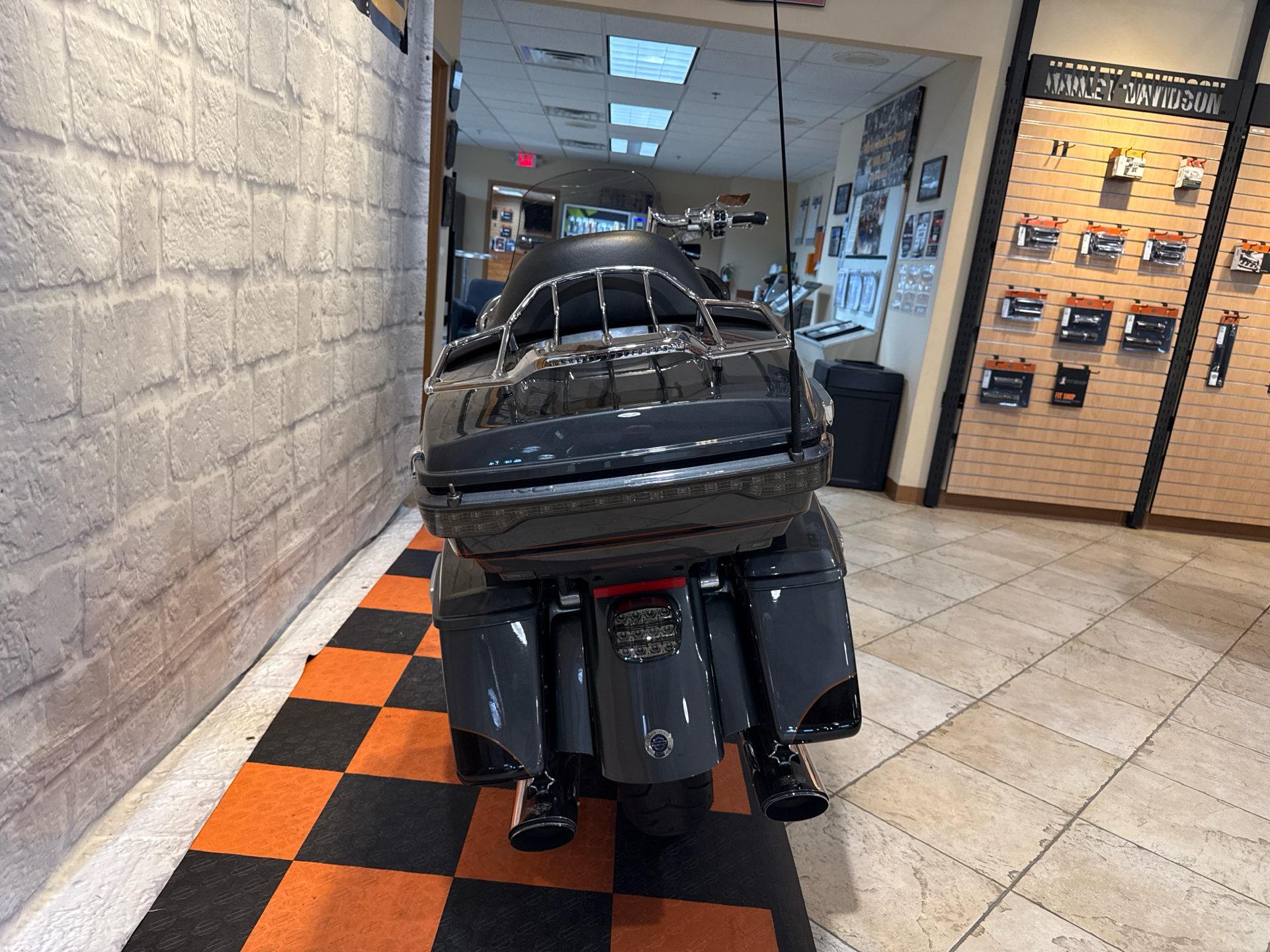 2016 Harley-Davidson CVO™ Road Glide™ Ultra in Houston, Texas - Photo 5