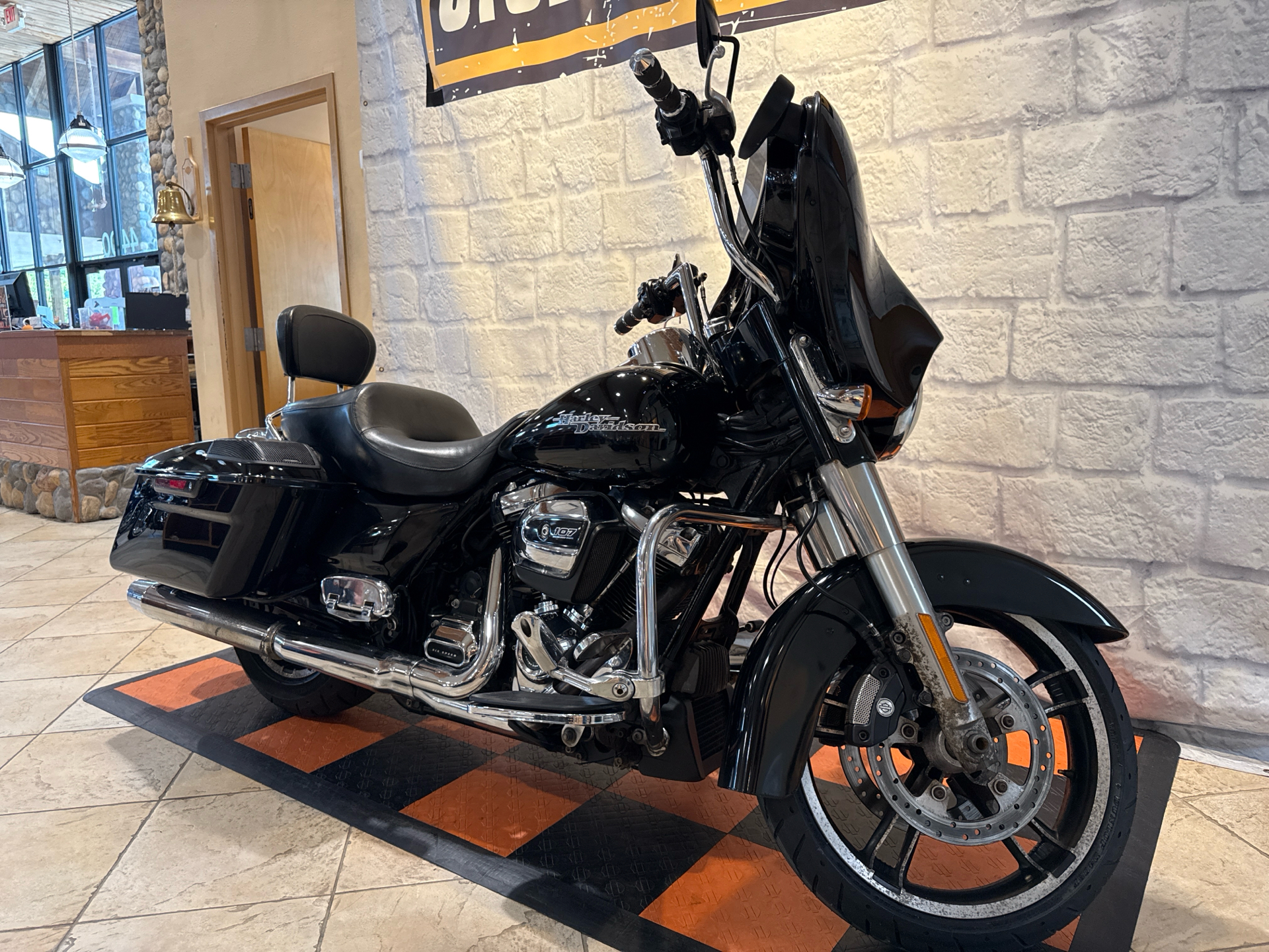 2017 Harley-Davidson Street Glide® Special in Houston, Texas - Photo 2