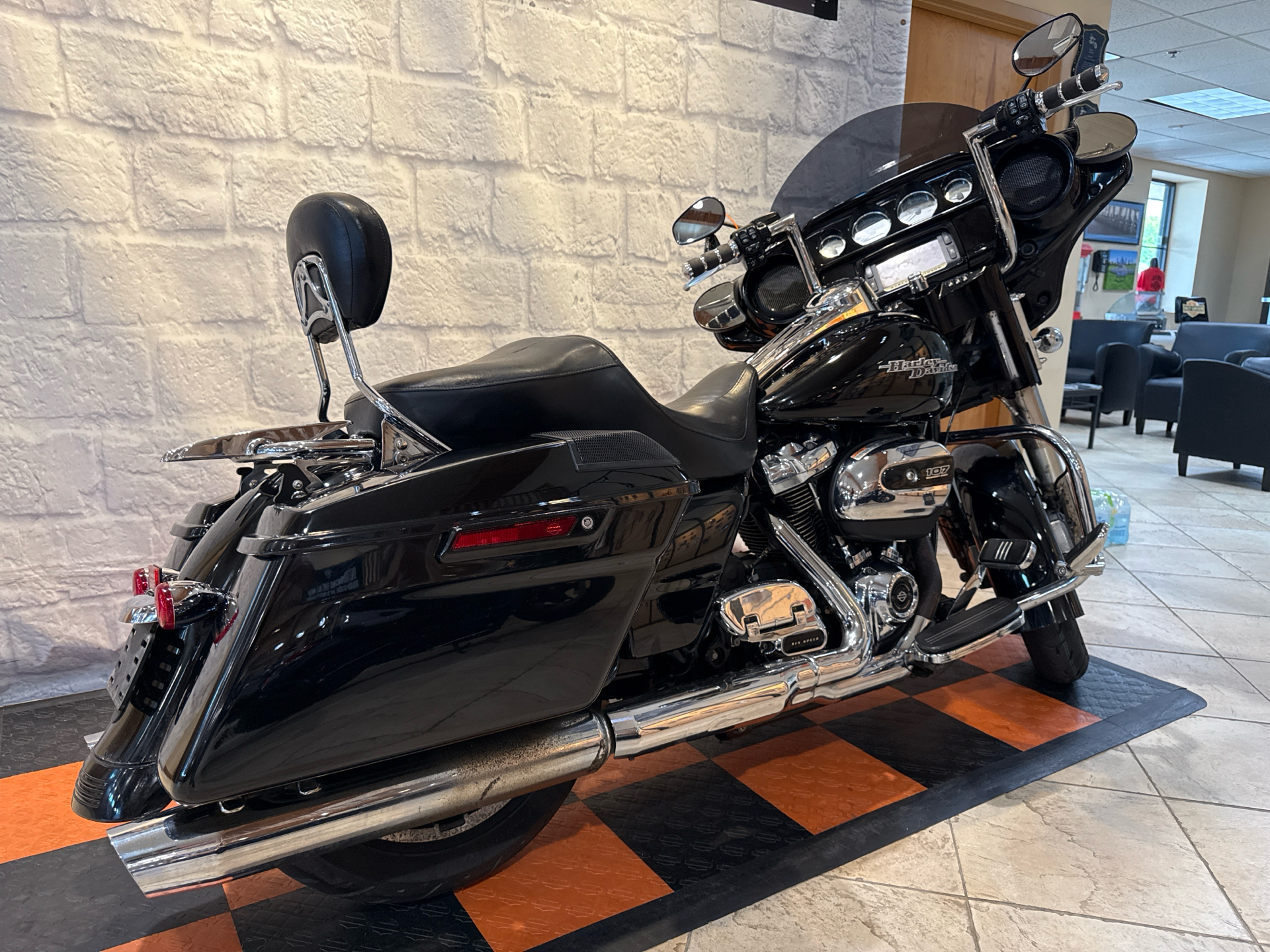 2017 Harley-Davidson Street Glide® Special in Houston, Texas - Photo 3