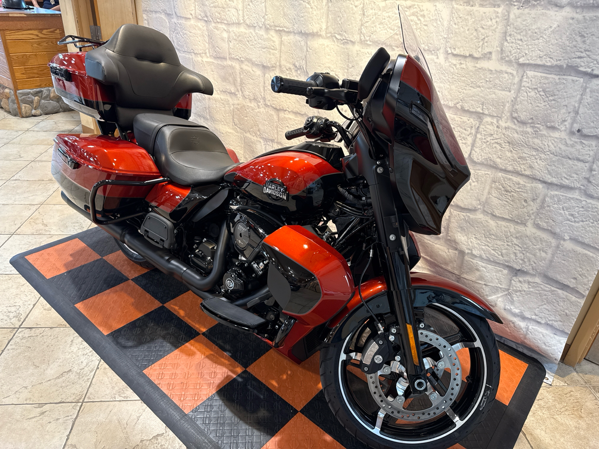 2025 Harley-Davidson Street Glide® Ultra in Houston, Texas - Photo 2