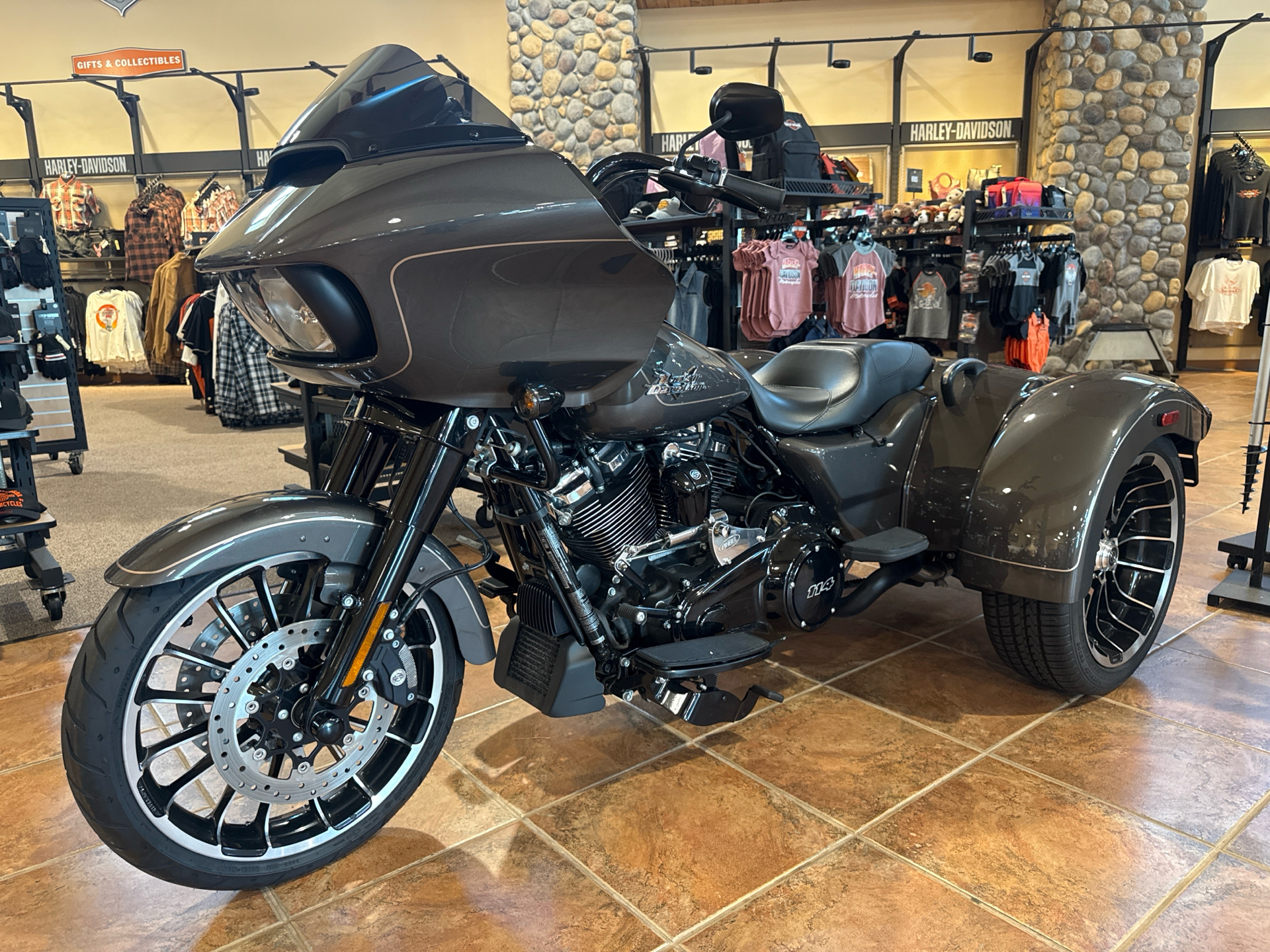 2023 Harley-Davidson Road Glide® 3 in Houston, Texas - Photo 3