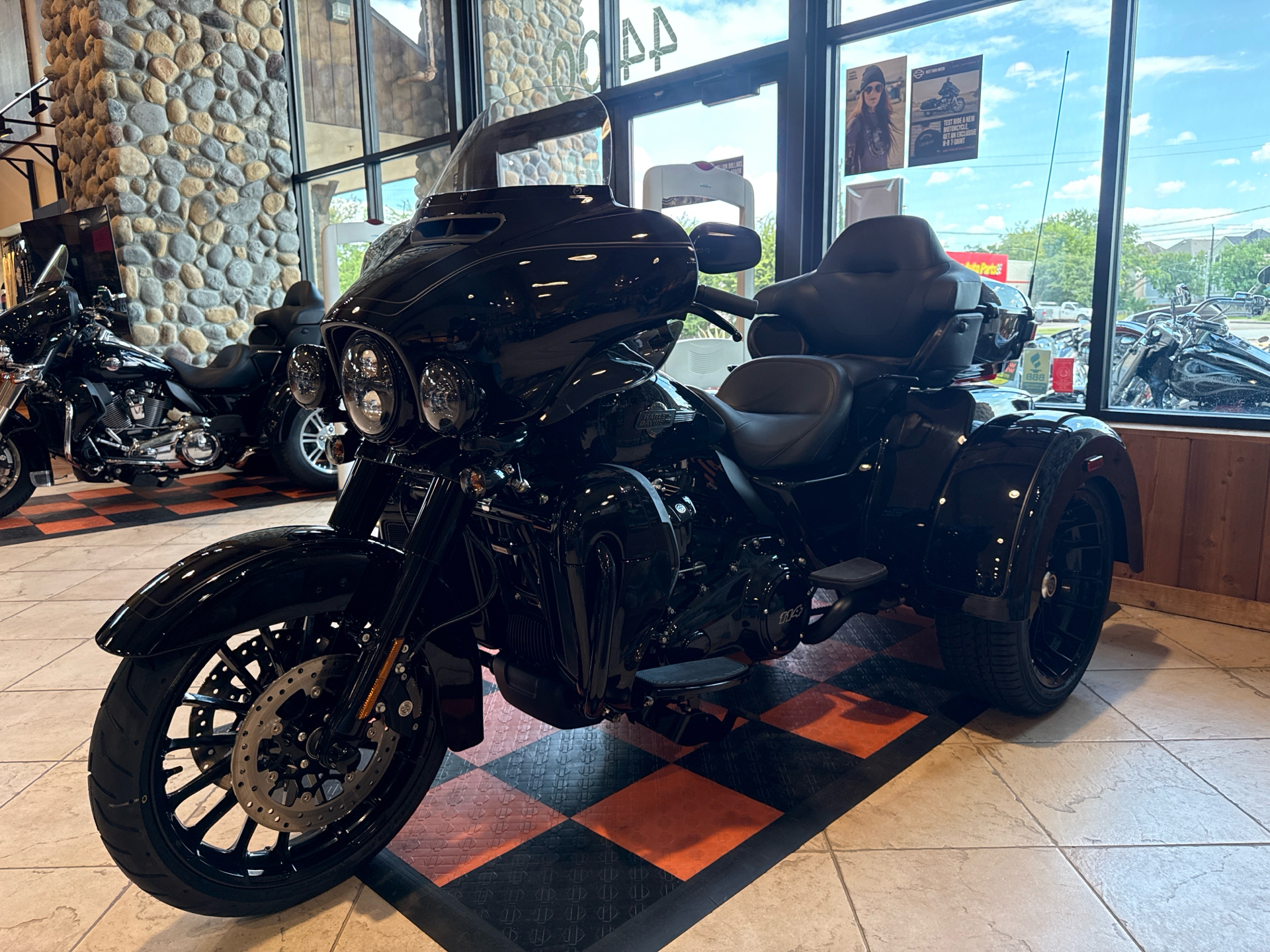 2025 Harley-Davidson Tri Glide® Ultra in Houston, Texas - Photo 2