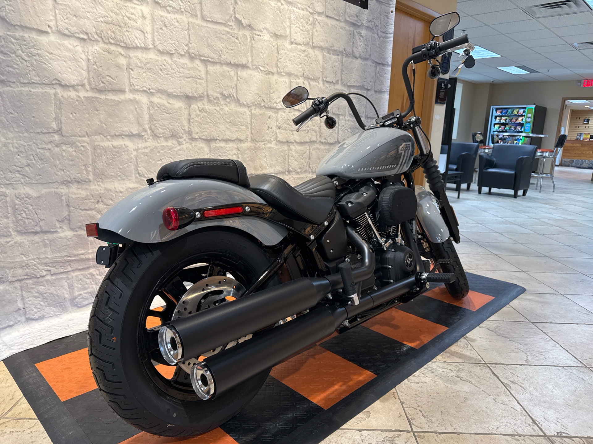 2024 Harley-Davidson Street Bob® 114 in Houston, Texas - Photo 3