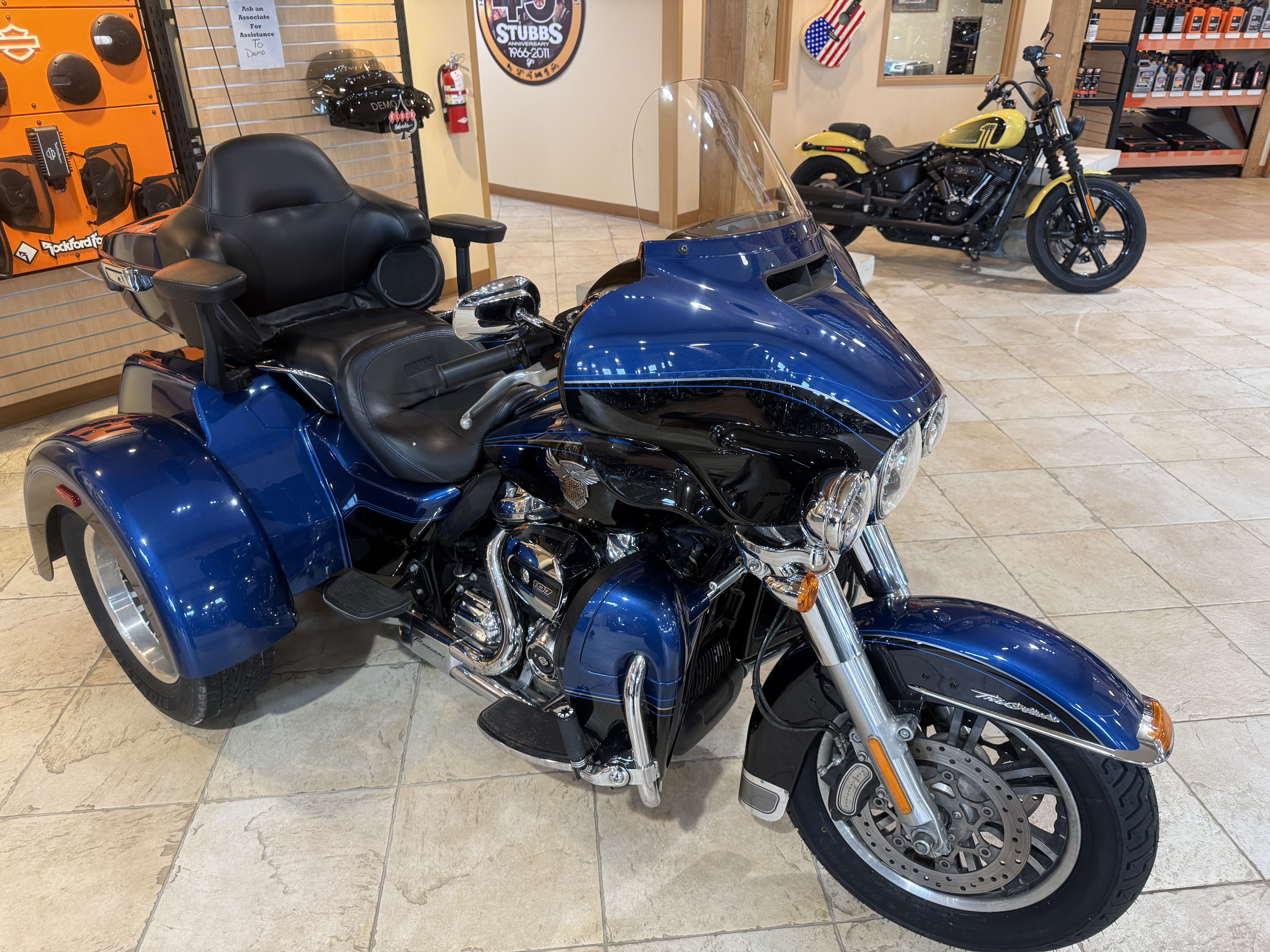 2018 Harley-Davidson Tri Glide® Ultra in Houston, Texas - Photo 2