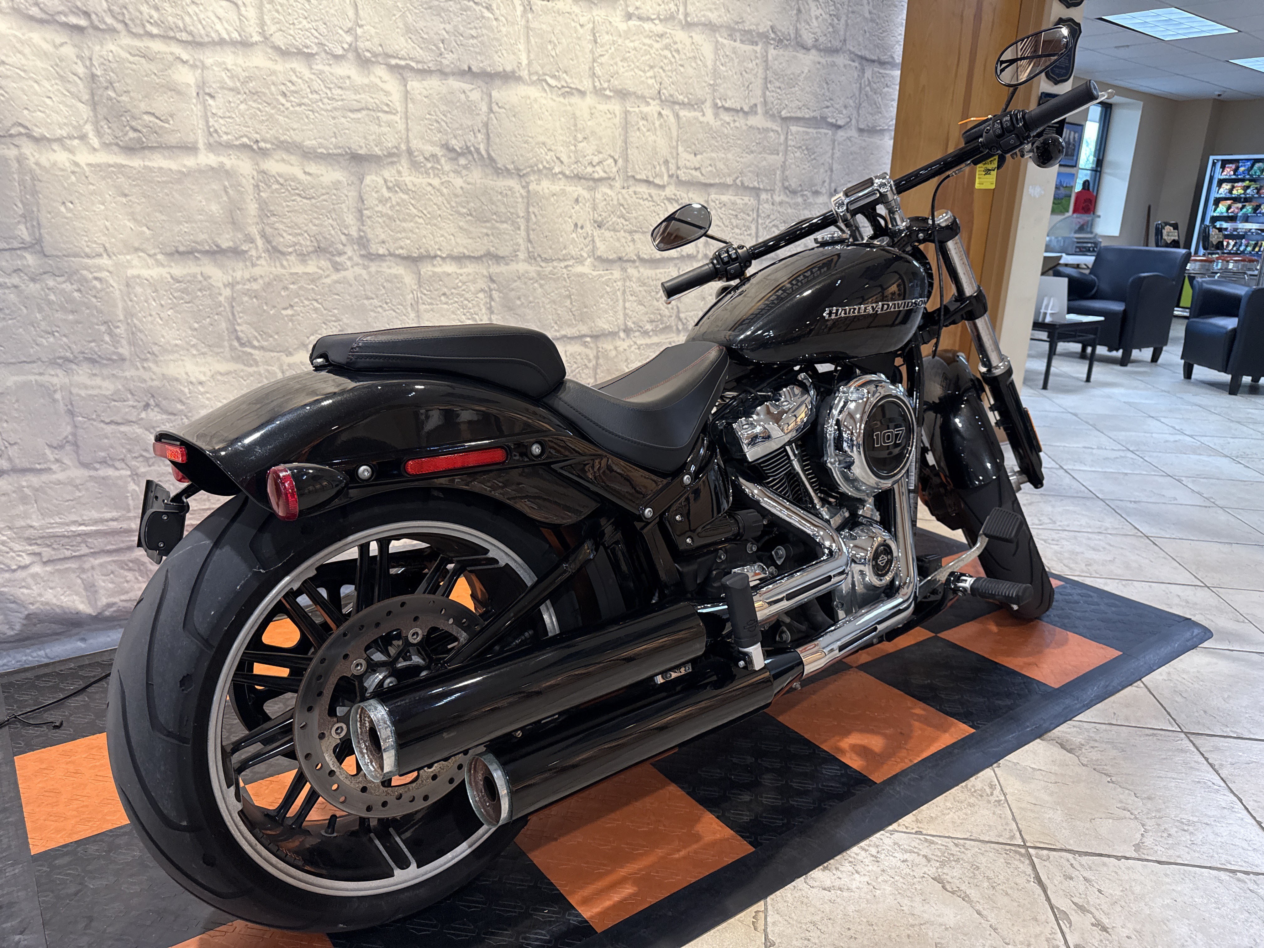 2018 Harley-Davidson BREAKOUT in Houston, Texas - Photo 3