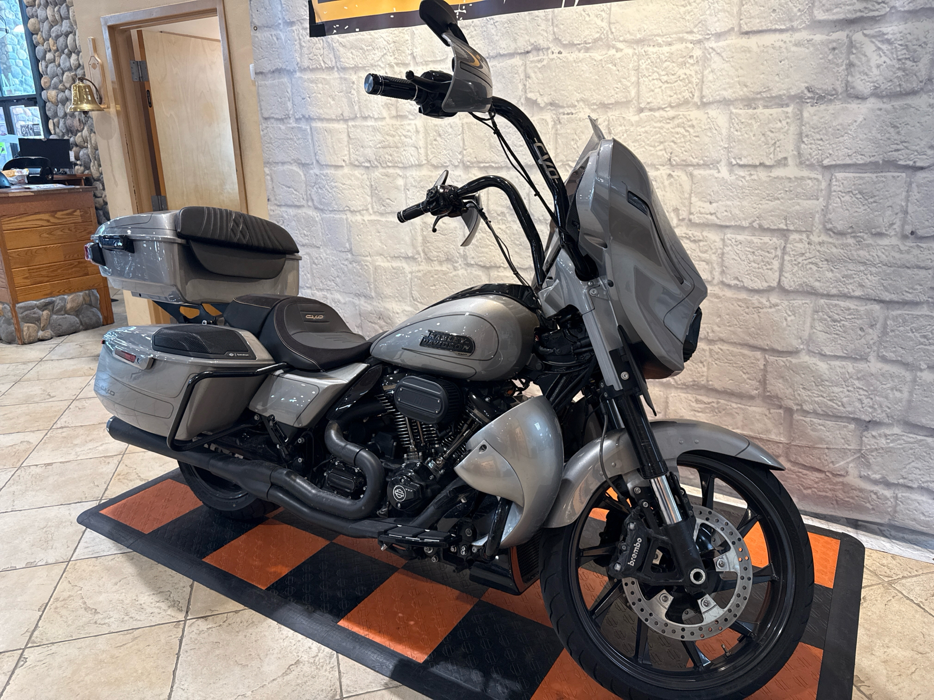 2023 Harley-Davidson CVO™ Street Glide® in Houston, Texas - Photo 2