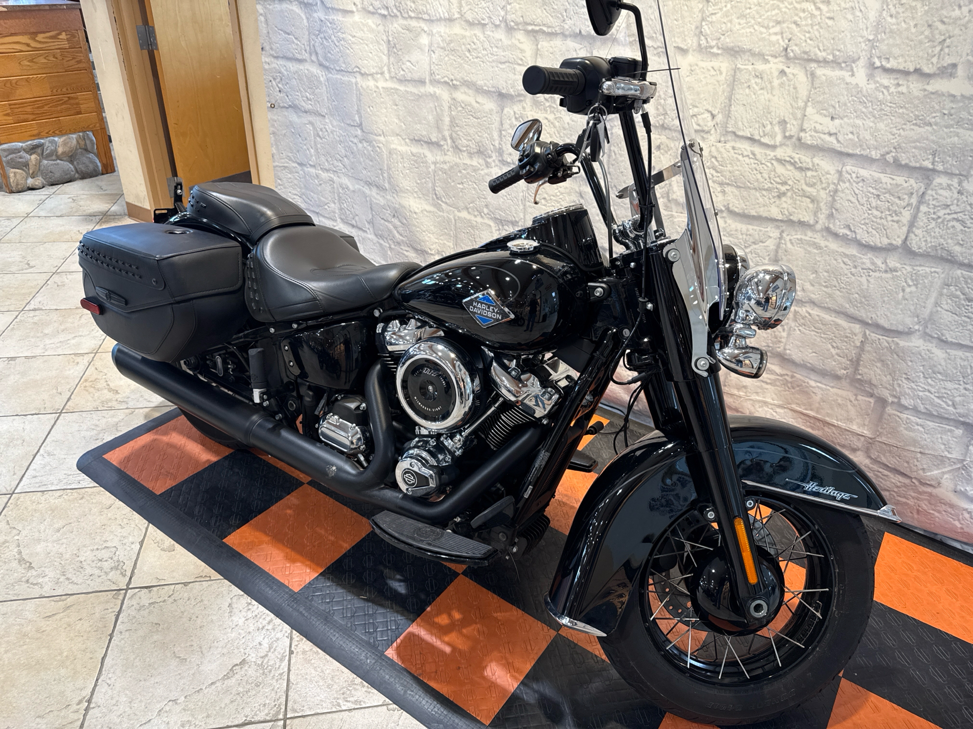 2025 Harley-Davidson Heritage Classic in Houston, Texas - Photo 2