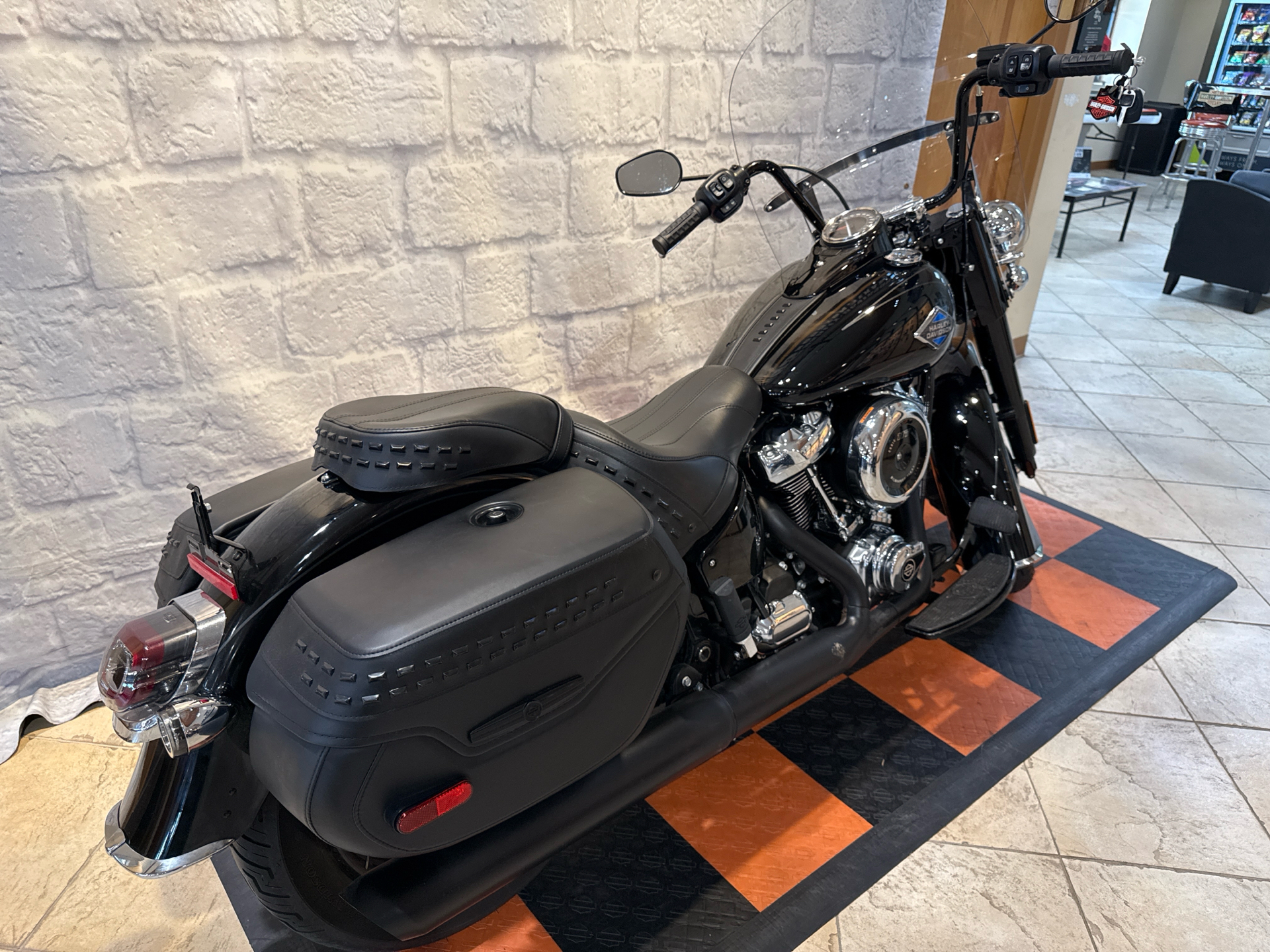 2025 Harley-Davidson Heritage Classic in Houston, Texas - Photo 3
