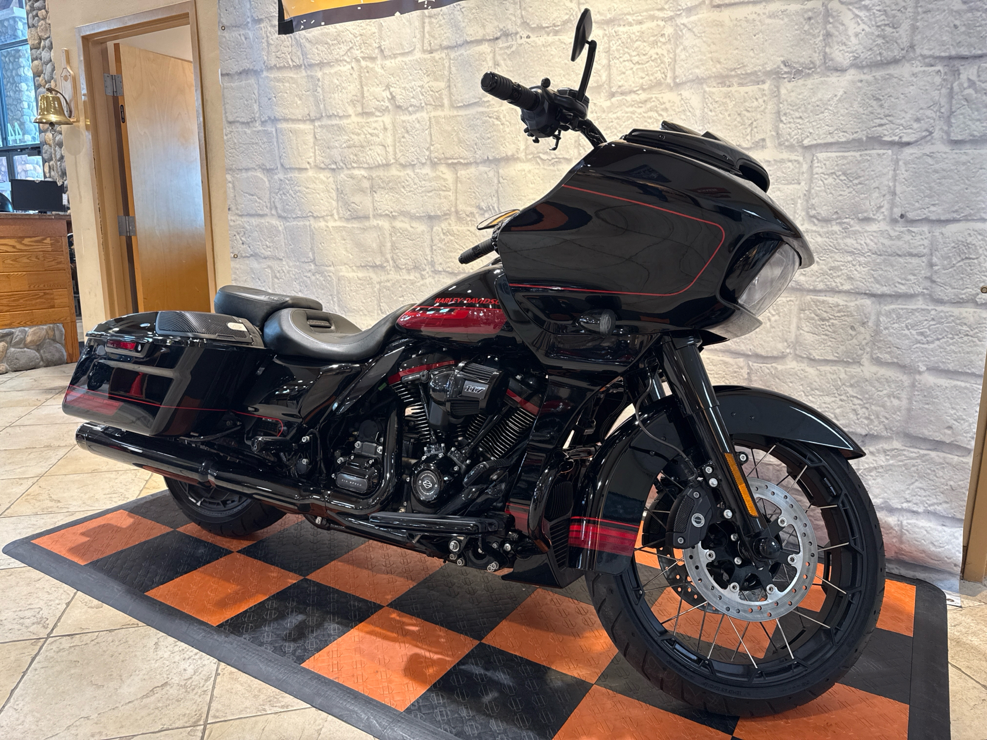 2021 Harley-Davidson CVO™ Road Glide® in Houston, Texas - Photo 2