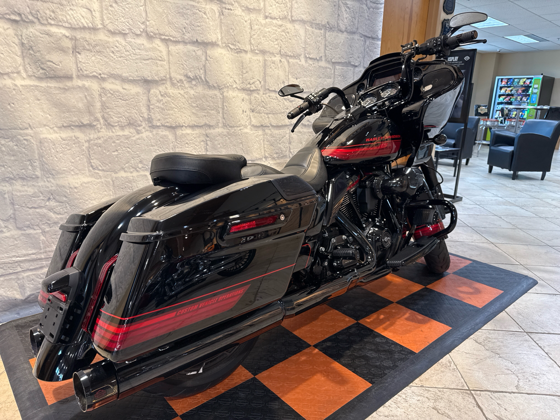 2021 Harley-Davidson CVO™ Road Glide® in Houston, Texas - Photo 3