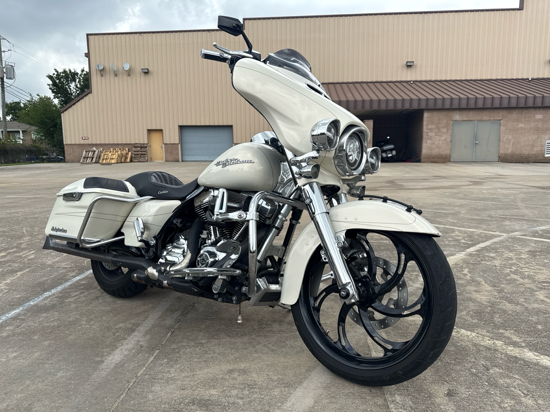 2014 Harley-Davidson Street Glide® Special in Houston, Texas - Photo 2