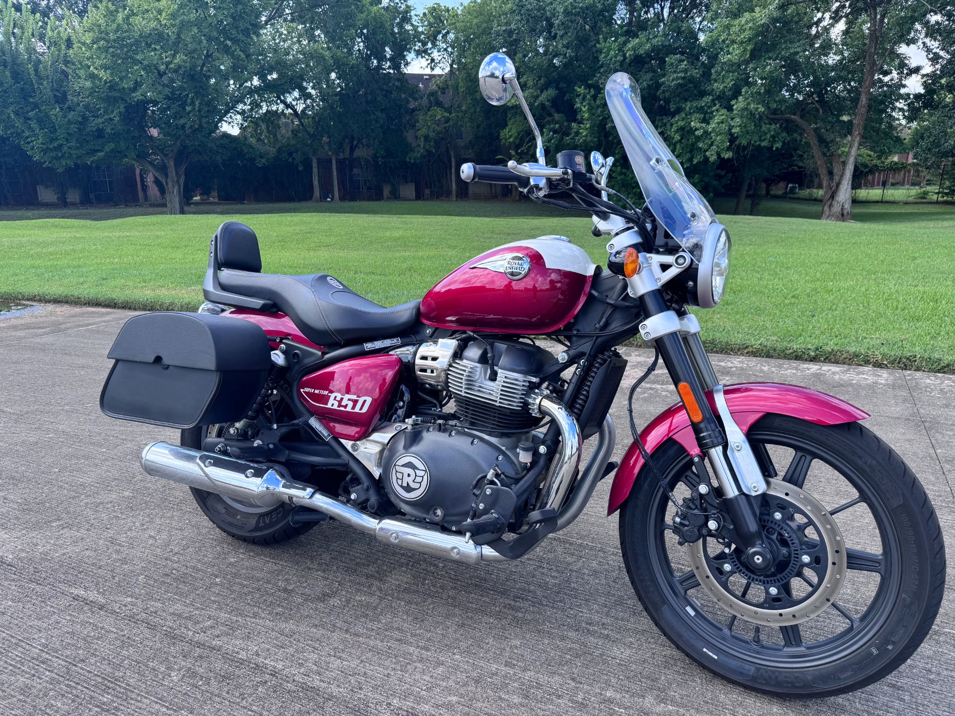 2024 Royal Enfield Super Meteor 650 in Houston, Texas - Photo 1