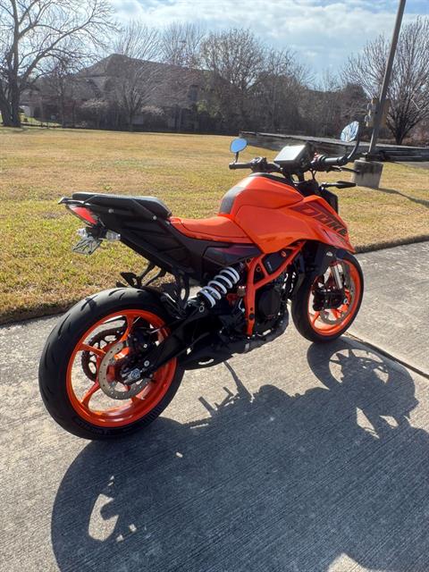 2024 KTM 390 Duke in Houston, Texas - Photo 2