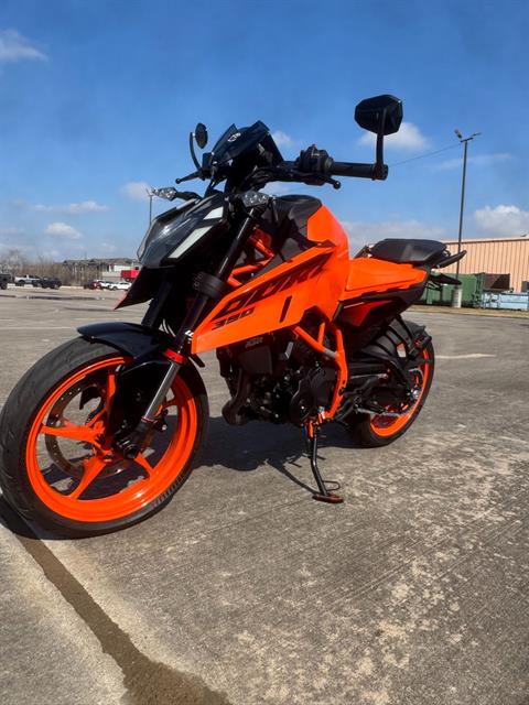 2024 KTM 390 Duke in Houston, Texas - Photo 4