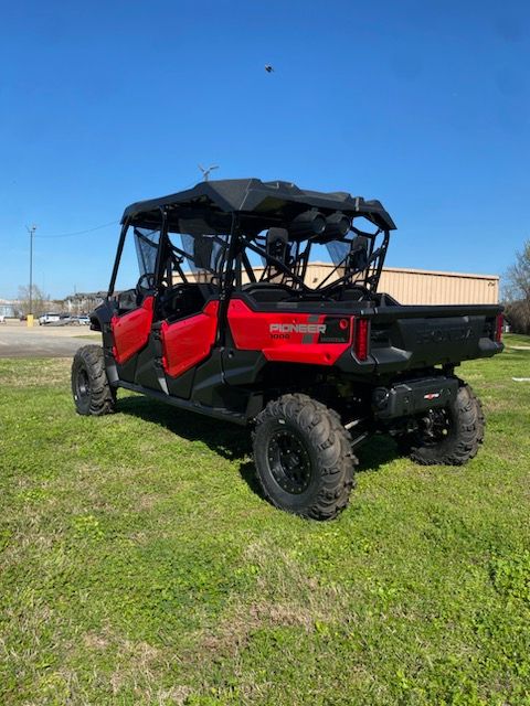 2023 Honda Pioneer 1000-6 Deluxe Crew in Houston, Texas - Photo 4