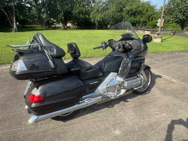 2010 Honda Gold Wing® ABS in Houston, Texas - Photo 2