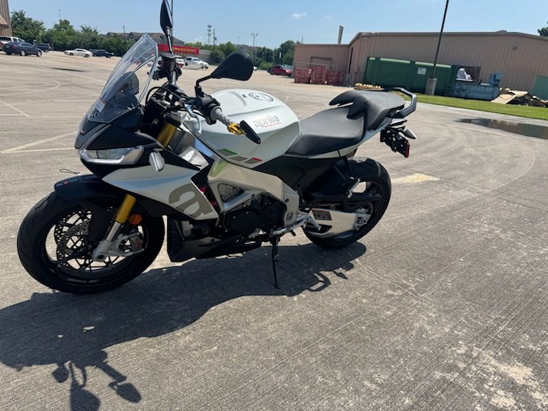 2022 Aprilia Tuono V4 1100 in Houston, Texas - Photo 4