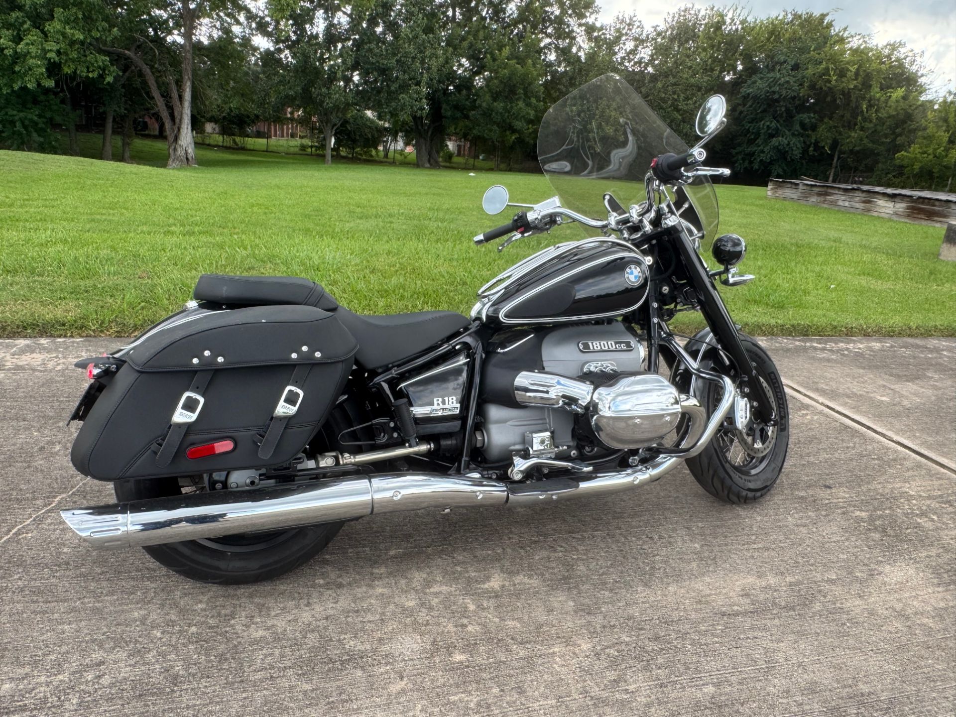 2021 BMW R 18 Classic in Houston, Texas - Photo 2