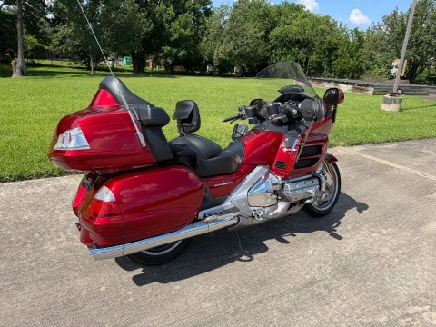 2010 Honda Gold Wing® Airbag in Houston, Texas - Photo 2