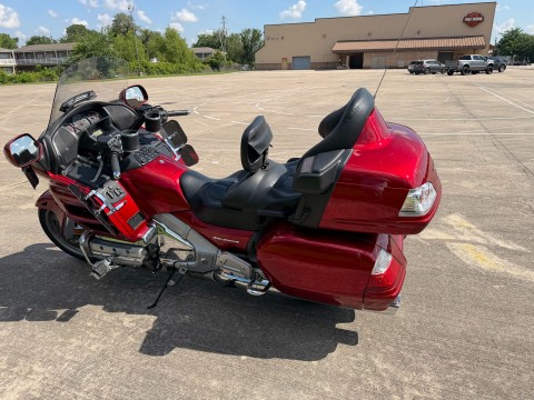 2010 Honda Gold Wing® Airbag in Houston, Texas - Photo 3