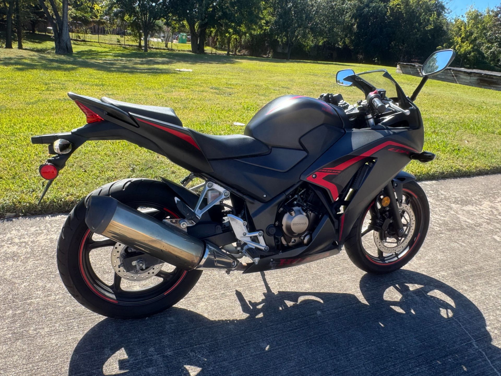 2021 Honda CBR300R in Houston, Texas - Photo 2