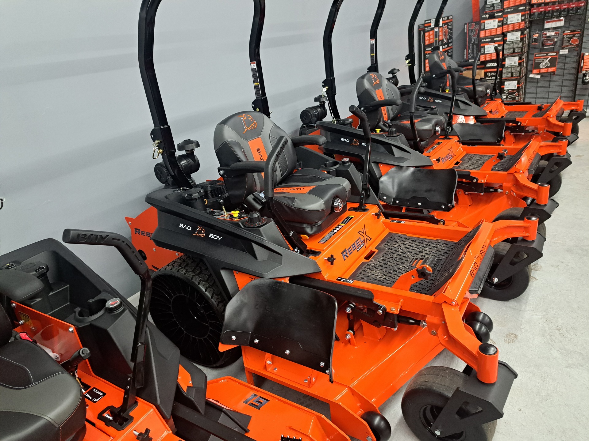 2024 Bad Boy Mowers Rebel X 61 in. Vanguard EFI 37 hp in Gaylord, Michigan - Photo 3