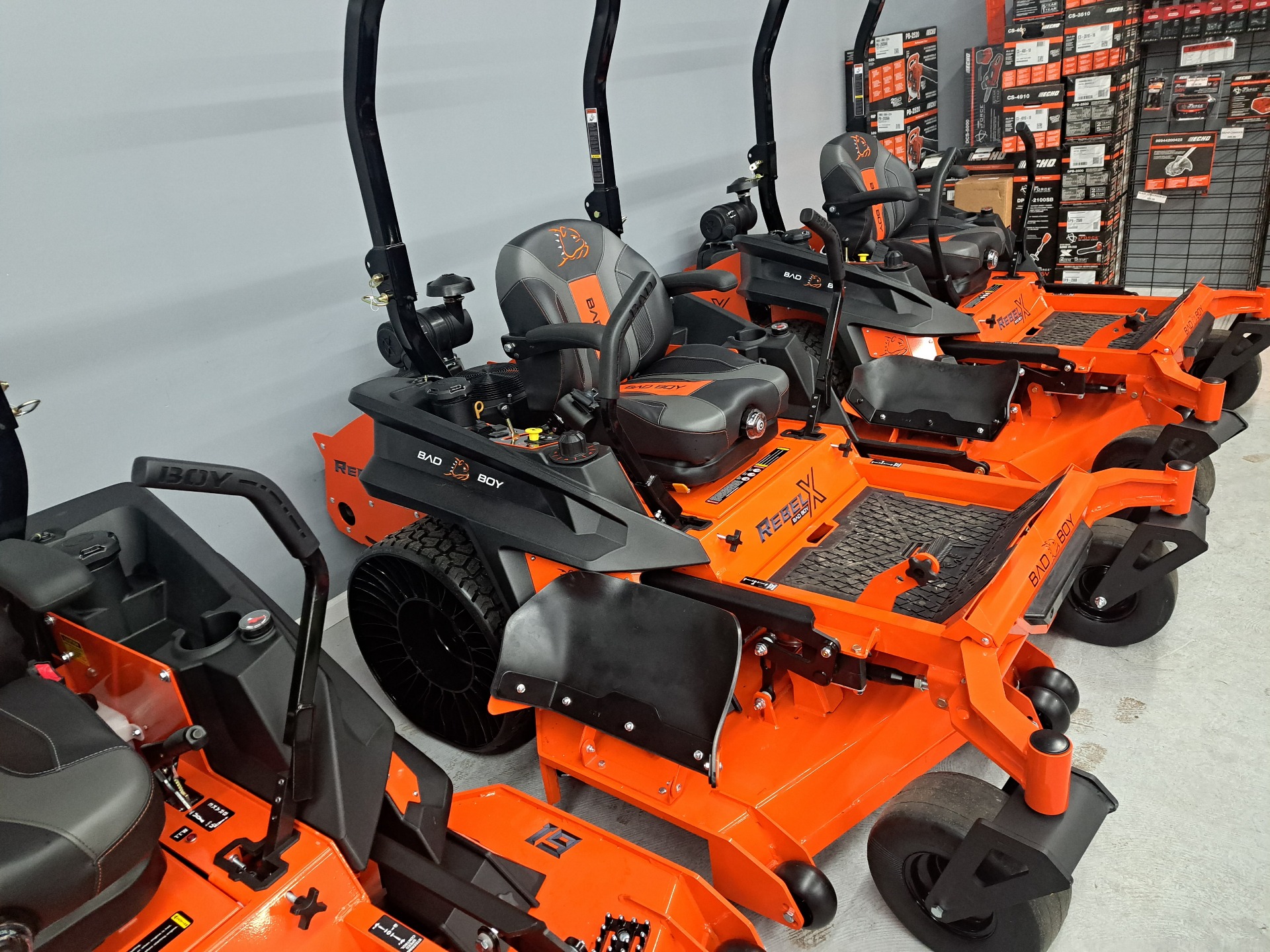 2024 Bad Boy Mowers Rebel X 61 in. Vanguard EFI 37 hp in Gaylord, Michigan - Photo 3