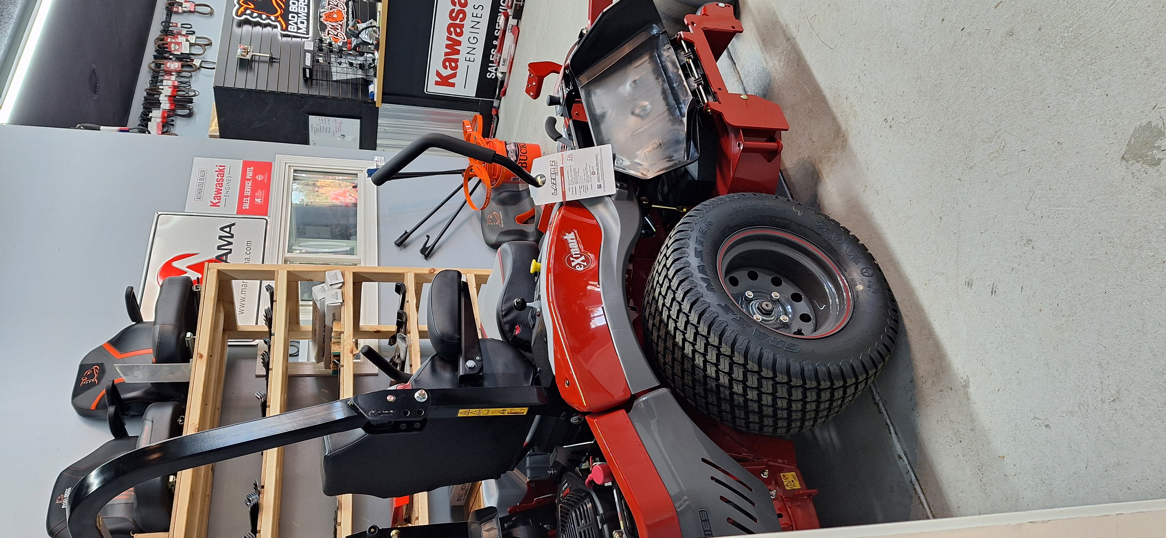 2025 Exmark Lazer Z X-Series 60 in. Kawasaki FX820EVO 34.5 hp in Gaylord, Michigan - Photo 2