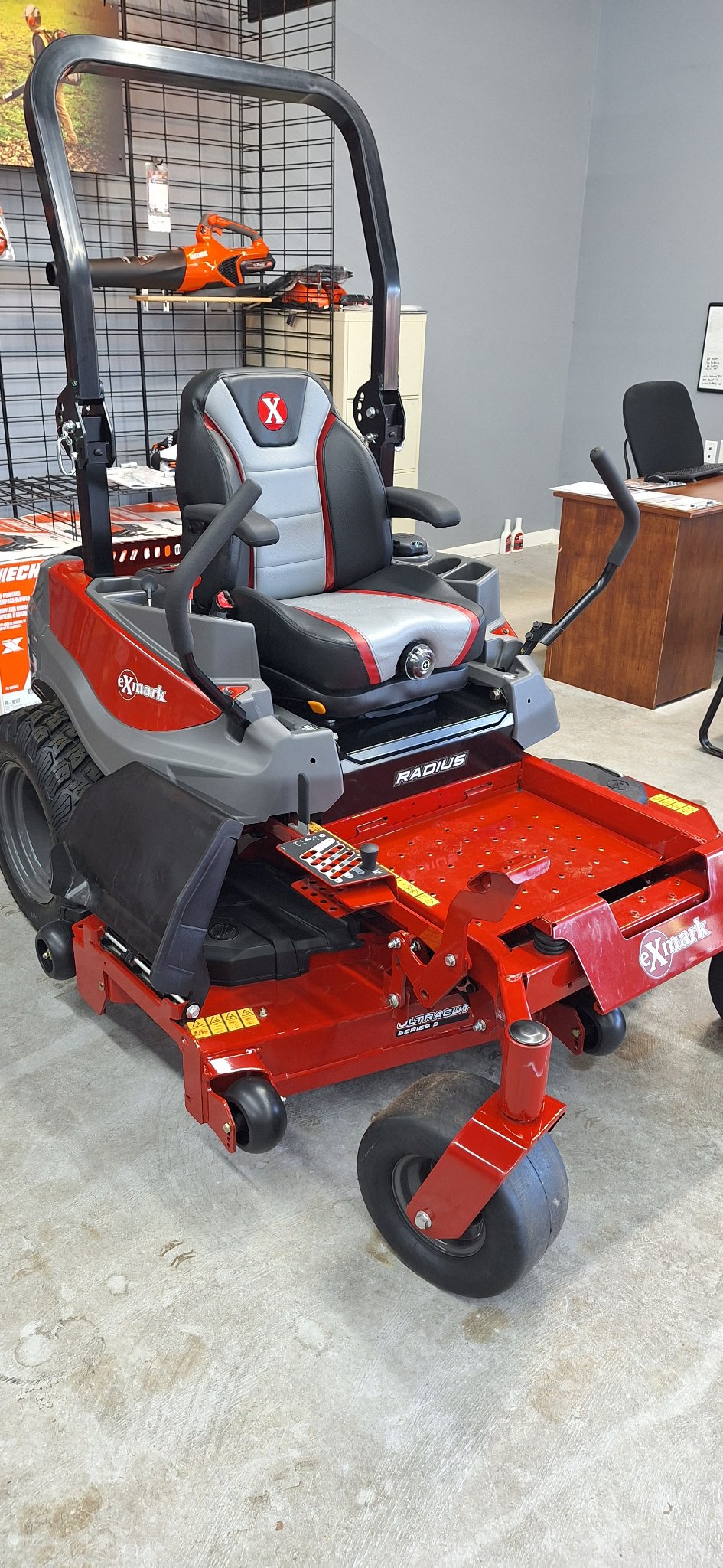 Exmark Radius S-Series730 KAW 60" in Gaylord, Michigan - Photo 4