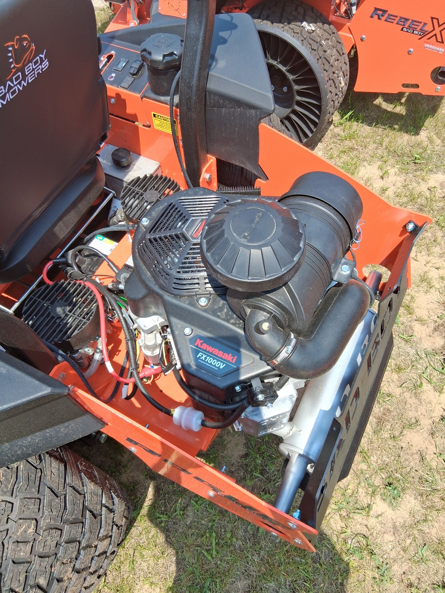 2025 Bad Boy Mowers Rogue 61 in. Kawasaki FX1000 35 hp in Gaylord, Michigan - Photo 4