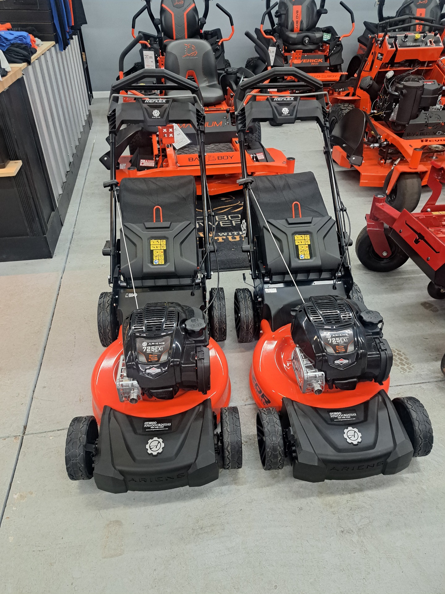 Ariens Razor 21 in. Reflex Self Propelled Briggs & Stratton EXi 725 Mow N' Stow 21.5 hp in Gaylord, Michigan - Photo 1