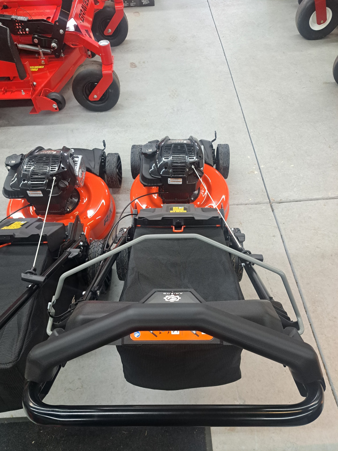 Ariens Razor 21 in. Reflex Self Propelled Briggs & Stratton EXi 725 Mow N' Stow 21.5 hp in Gaylord, Michigan - Photo 3