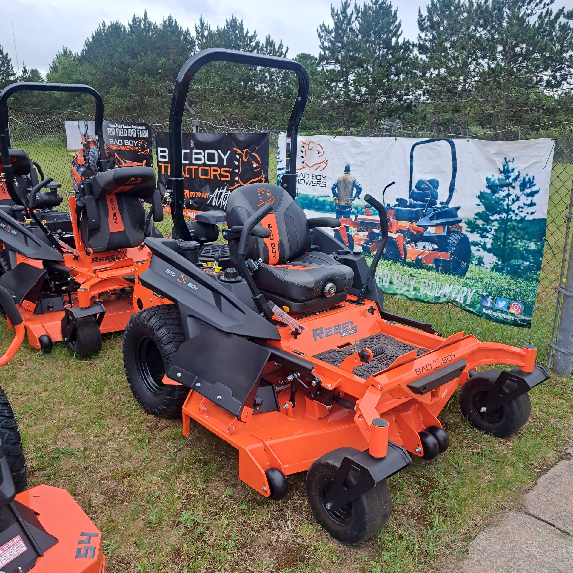 2024 Bad Boy Mowers Rebel 61 in. Kawasaki EVO781 EFI 31 hp in Gaylord, Michigan - Photo 2