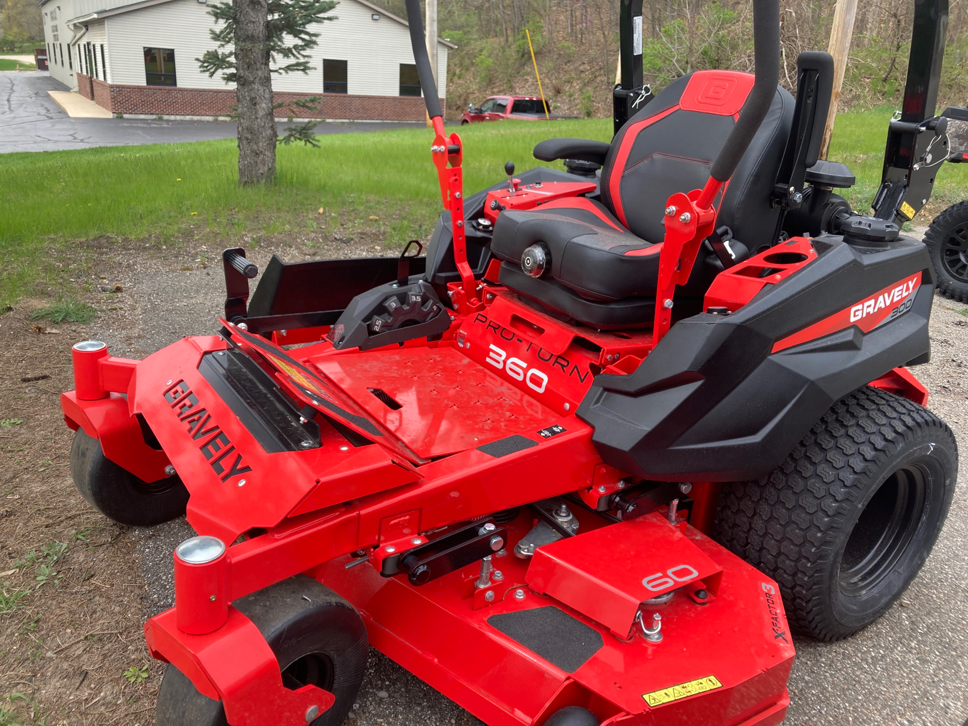 2023 Gravely USA Pro-Turn 360 60 in. Kawasaki FX921V 31 hp in Gaylord, Michigan - Photo 2