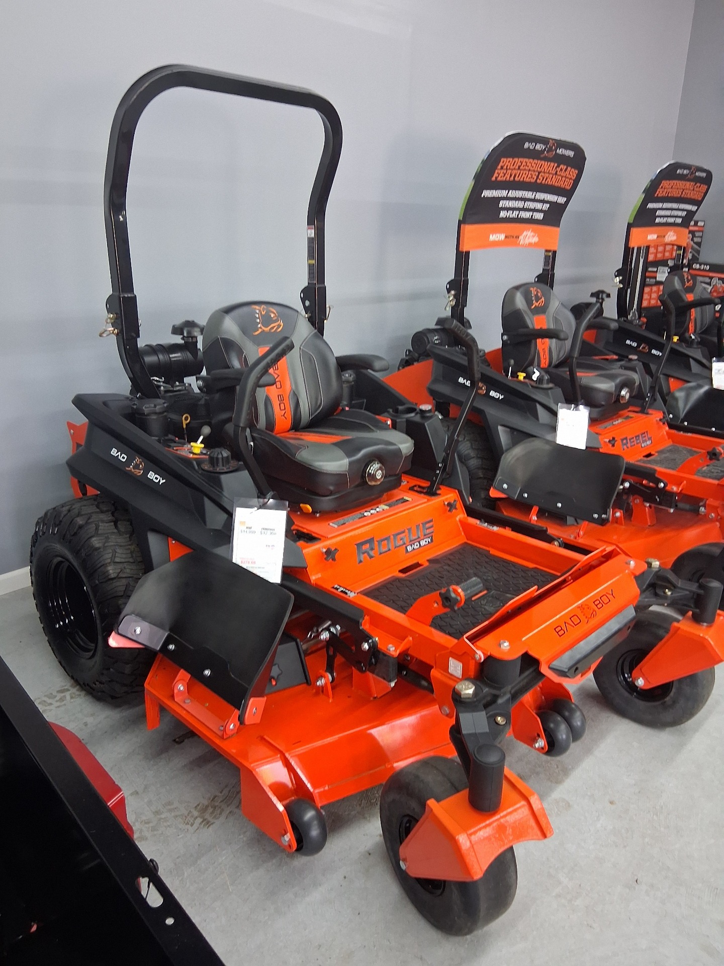 2024 Bad Boy Mowers Rogue 61 in. Vanguard EFI 37 hp in Gaylord, Michigan - Photo 2