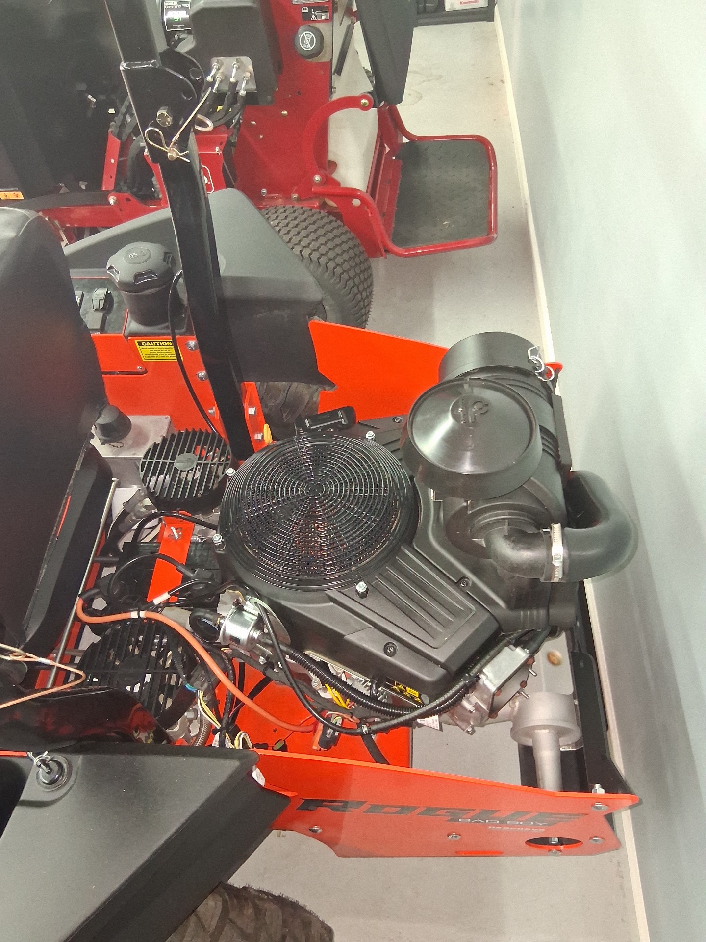 2024 Bad Boy Mowers Rogue 61 in. Vanguard EFI 37 hp in Gaylord, Michigan - Photo 4