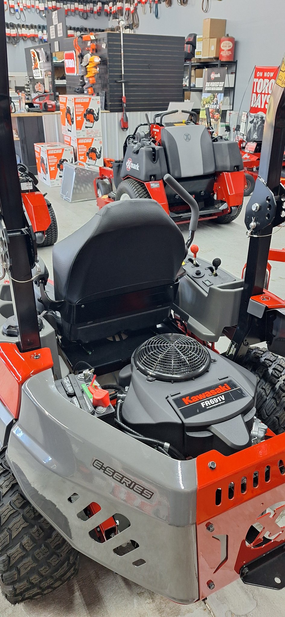 Exmark Radius E-Series 691 KAW 54" in Gaylord, Michigan - Photo 2