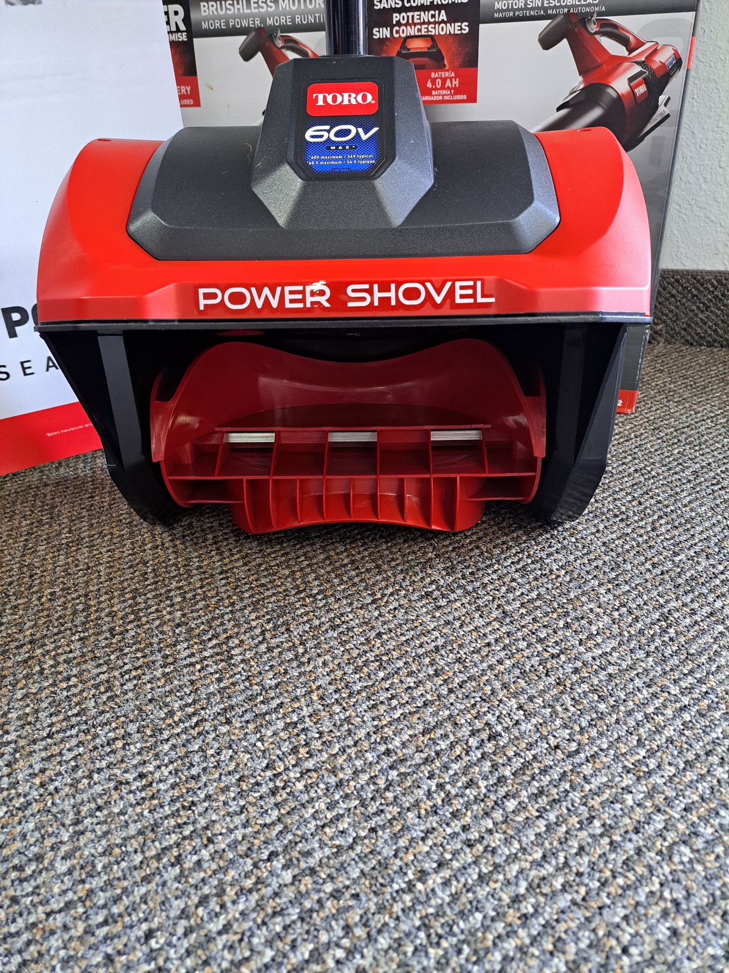 Toro 12 in. Power Shovel 60V 2.5Ah Battery & Charger in Gaylord, Michigan - Photo 2