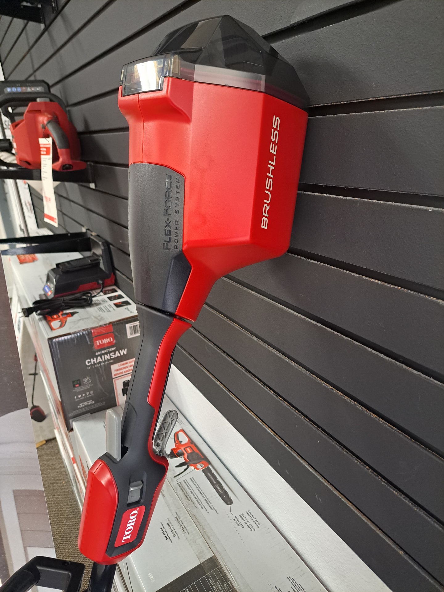 Toro 12 in. Power Shovel 60V 2.5Ah Battery & Charger in Gaylord, Michigan - Photo 3