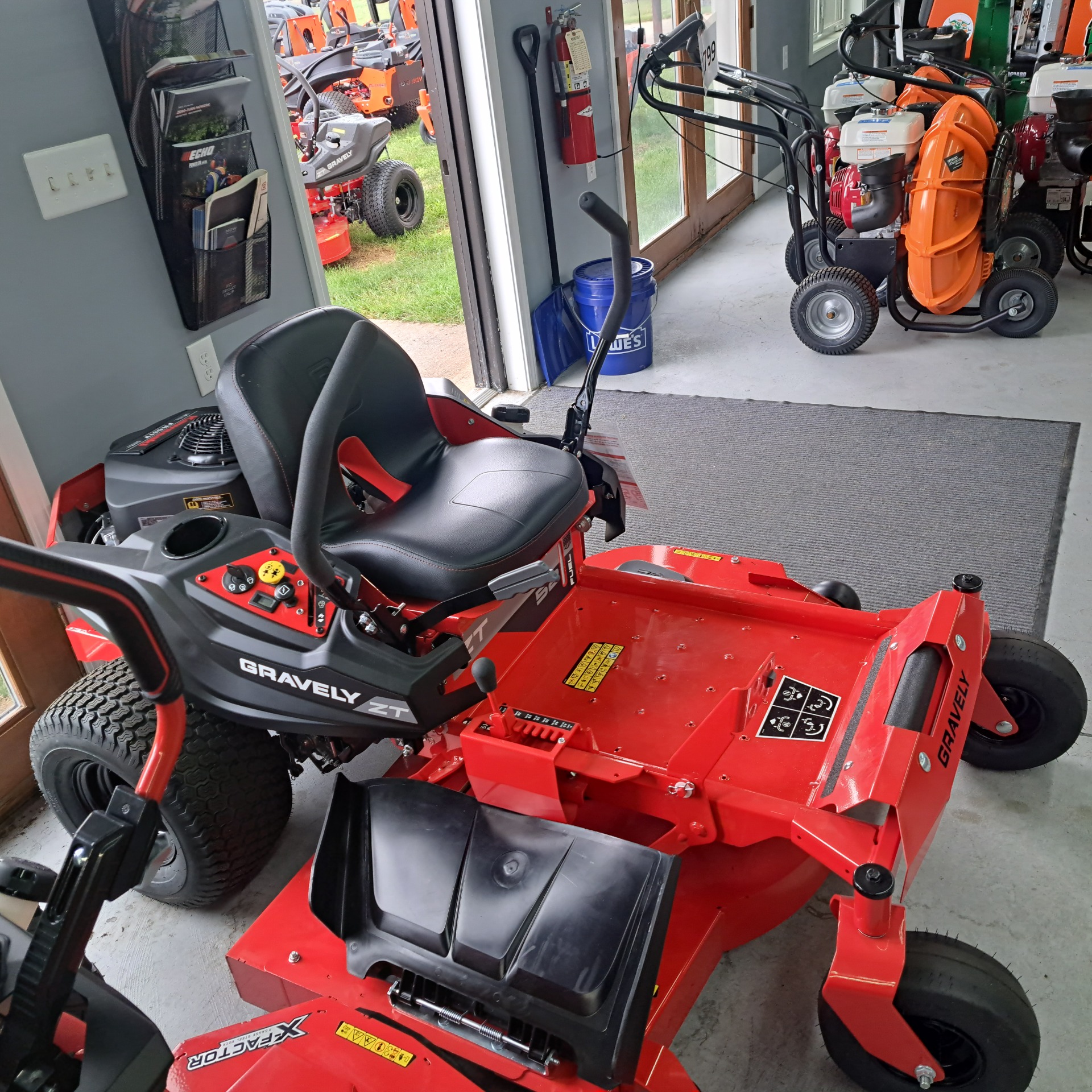 2024 Gravely USA ZT 52 in. Kawasaki FR651V 21.5 hp in Gaylord, Michigan - Photo 3