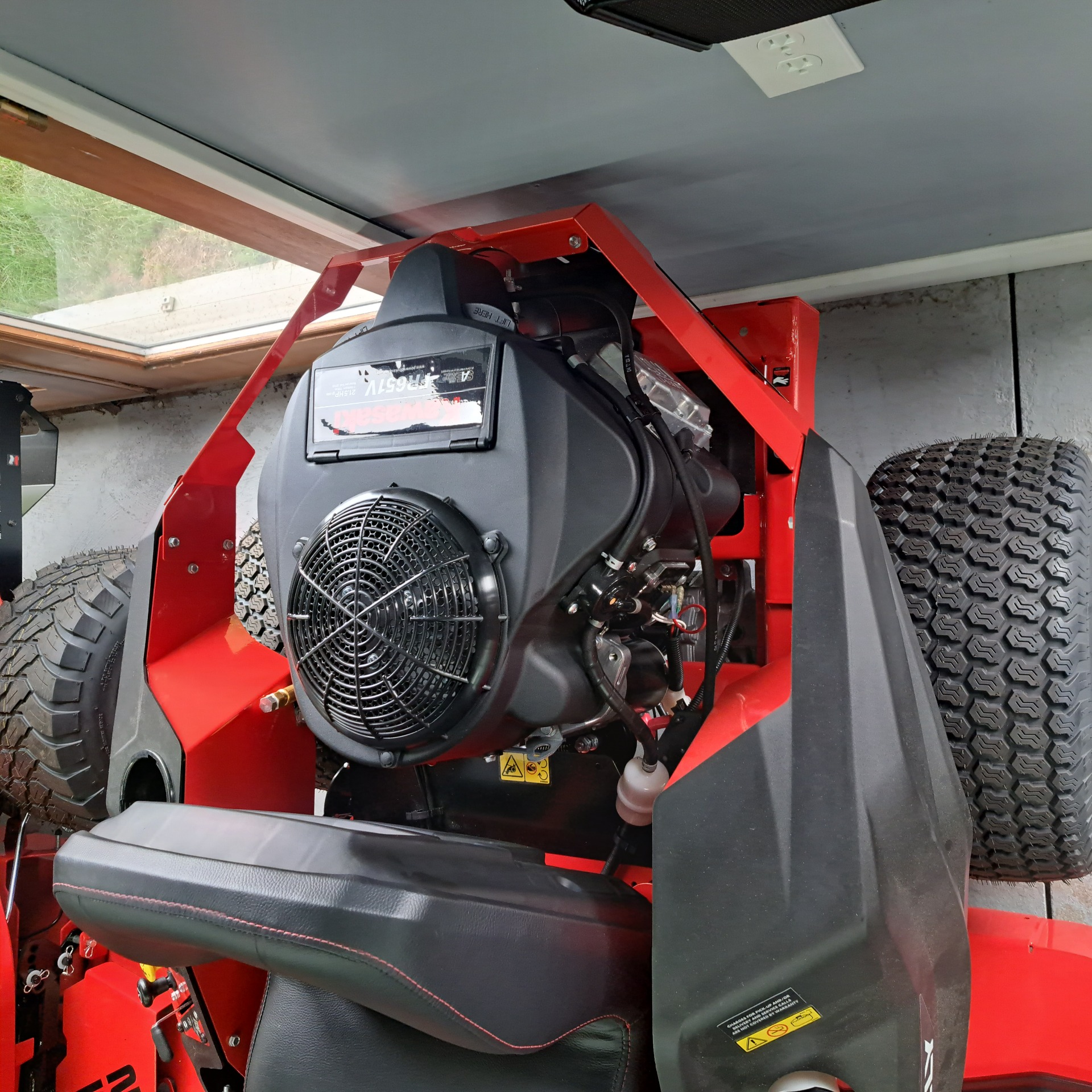 2024 Gravely USA ZT 52 in. Kawasaki FR651V 21.5 hp in Gaylord, Michigan - Photo 4