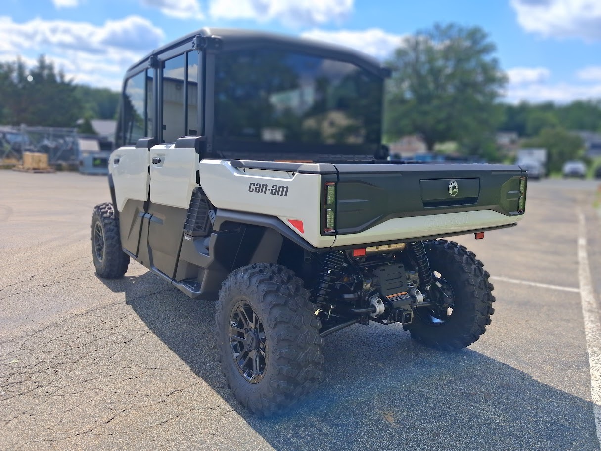2026 Can-Am™ Defender MAX Limited HD11 3