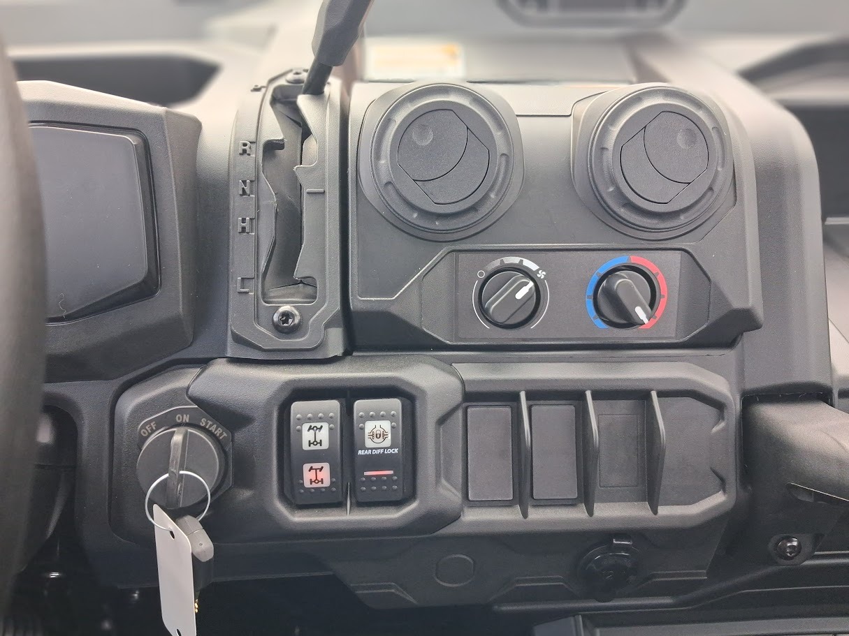 2026 Can-Am™ Defender DPS CAB 11