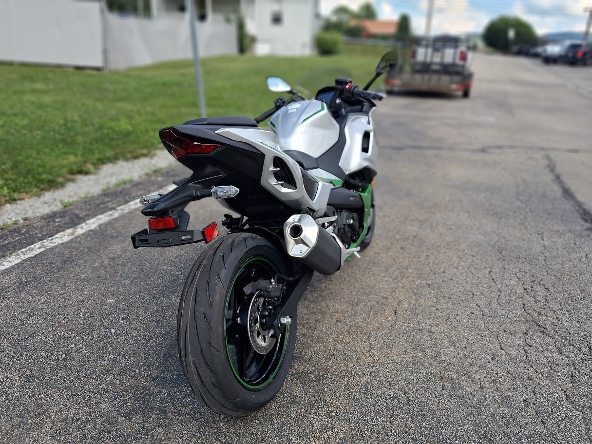 2024 Kawasaki Ninja 7 Hybrid ABS 3