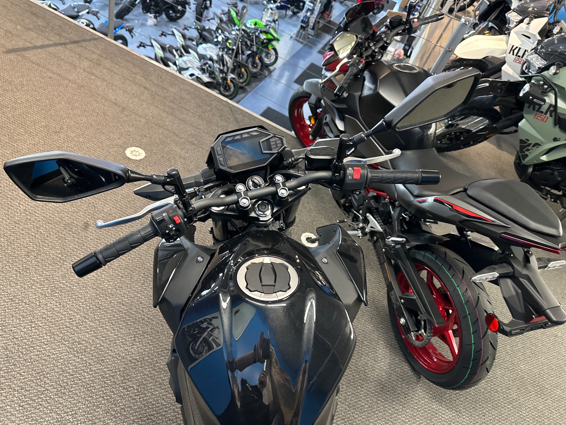New 2025 Kawasaki Z500 ABS Metallic Spark Black / Metallic
