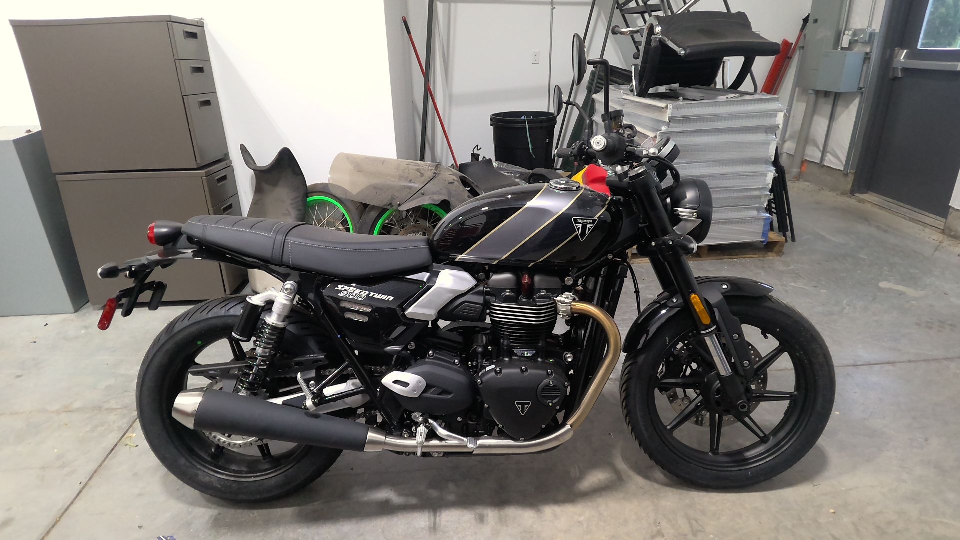 New 2025 Triumph Speed Twin 900 Phantom Black / Aurum Gold