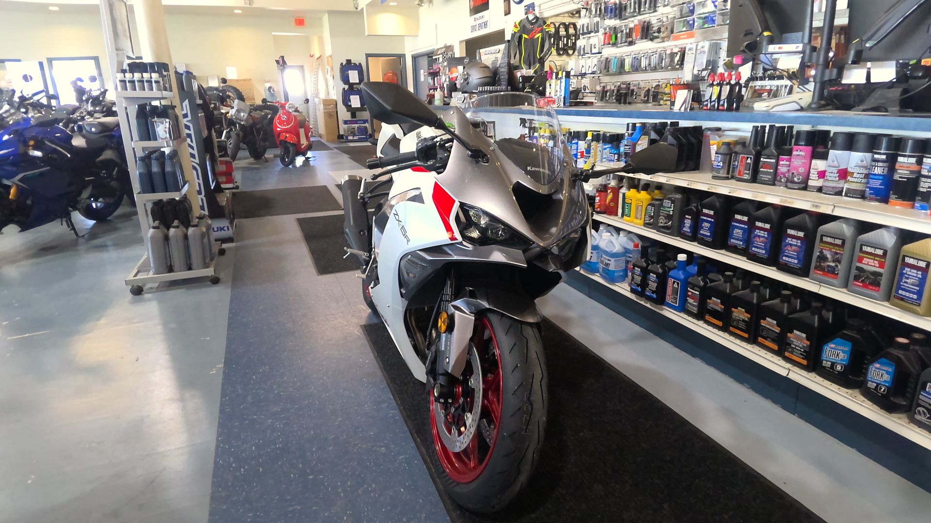 New 2025 Kawasaki Ninja ZX-6R ABS Pearl Robotic White / Metallic