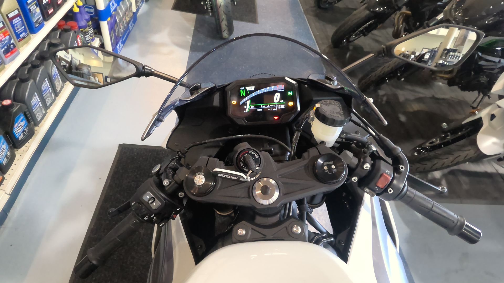 New 2025 Kawasaki Ninja® ZX™-6R ABS Pearl Robotic White / Metallic
